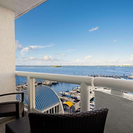 Doubletree By Hilton Grand Hotel Biscayne Bay Miami Eksteriør bilde