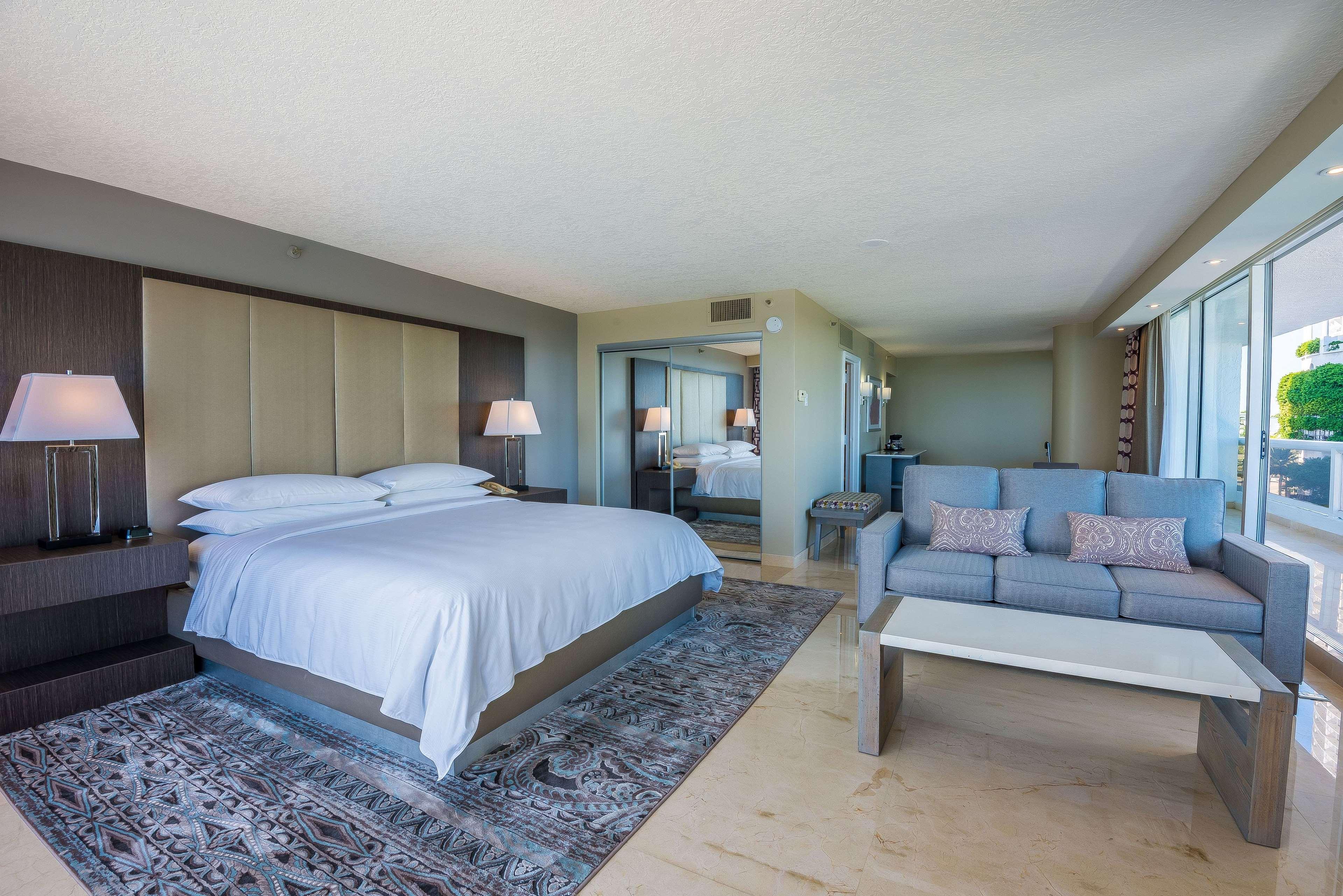 Doubletree By Hilton Grand Hotel Biscayne Bay Miami Eksteriør bilde