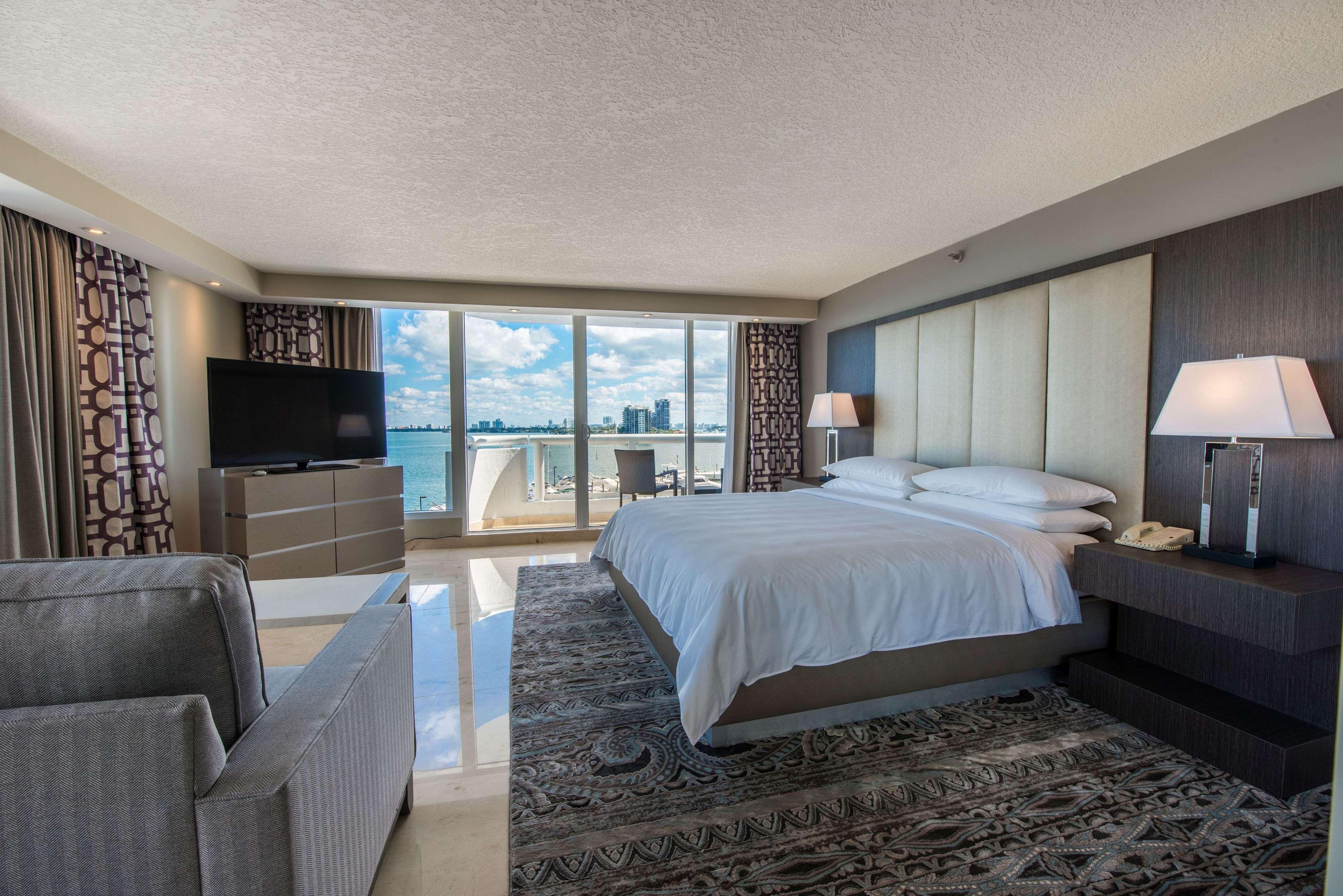 Doubletree By Hilton Grand Hotel Biscayne Bay Miami Eksteriør bilde