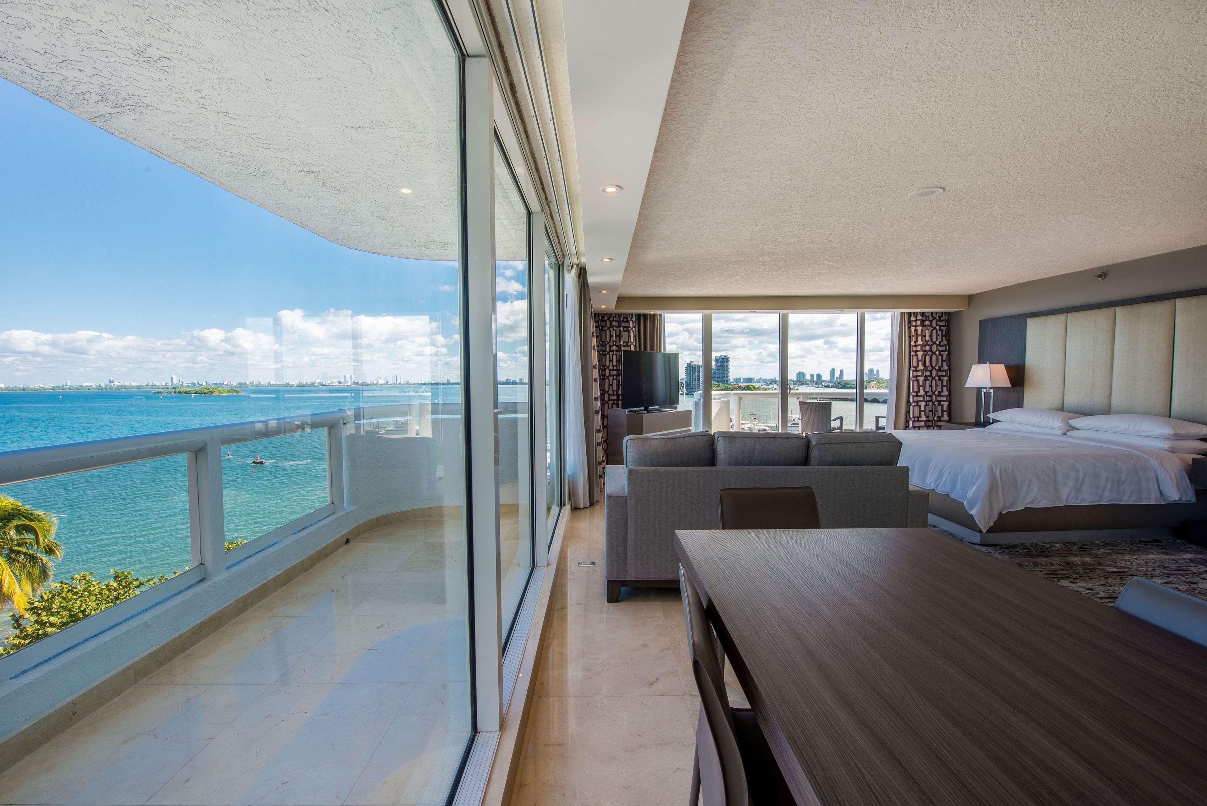 Doubletree By Hilton Grand Hotel Biscayne Bay Miami Eksteriør bilde