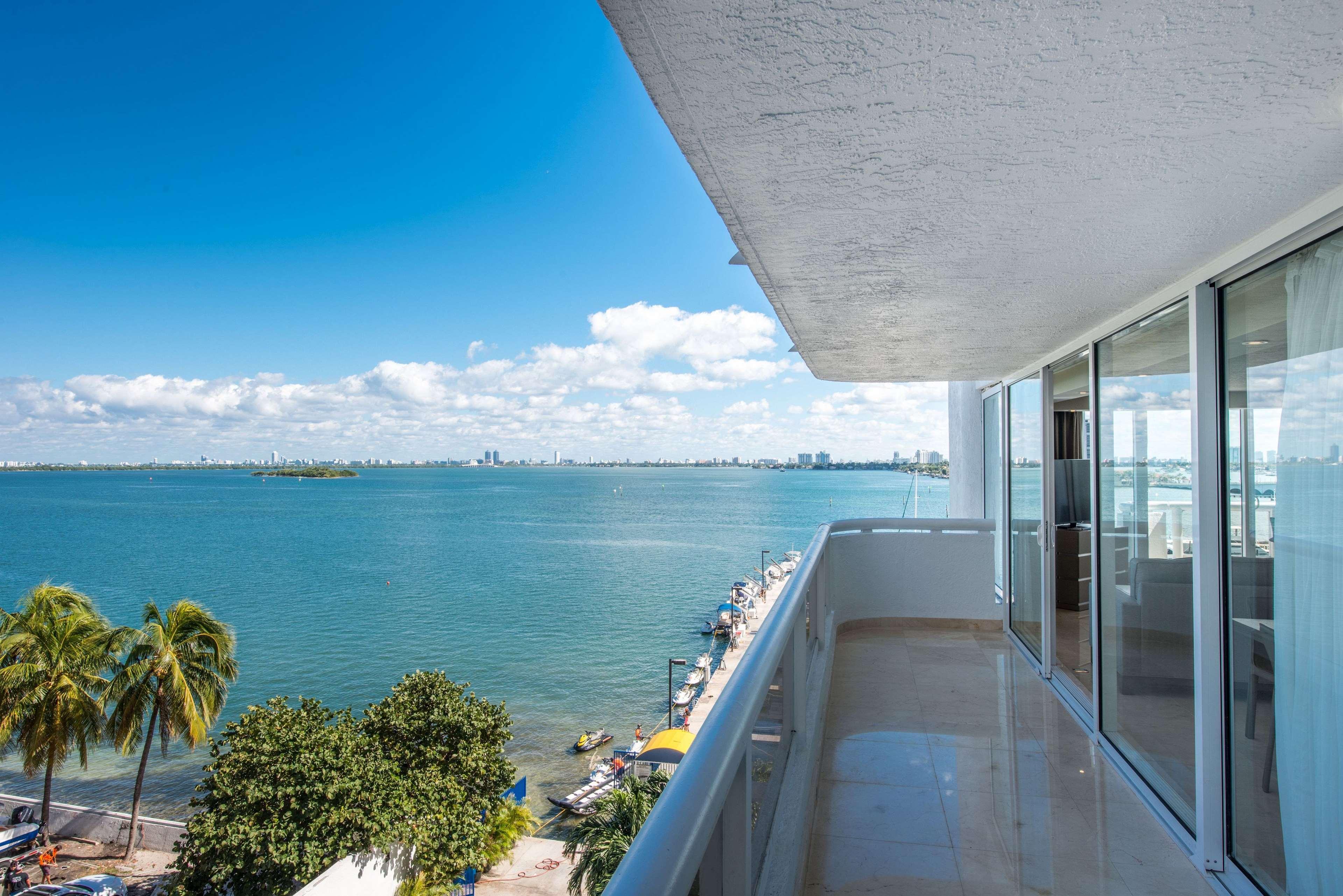 Doubletree By Hilton Grand Hotel Biscayne Bay Miami Eksteriør bilde