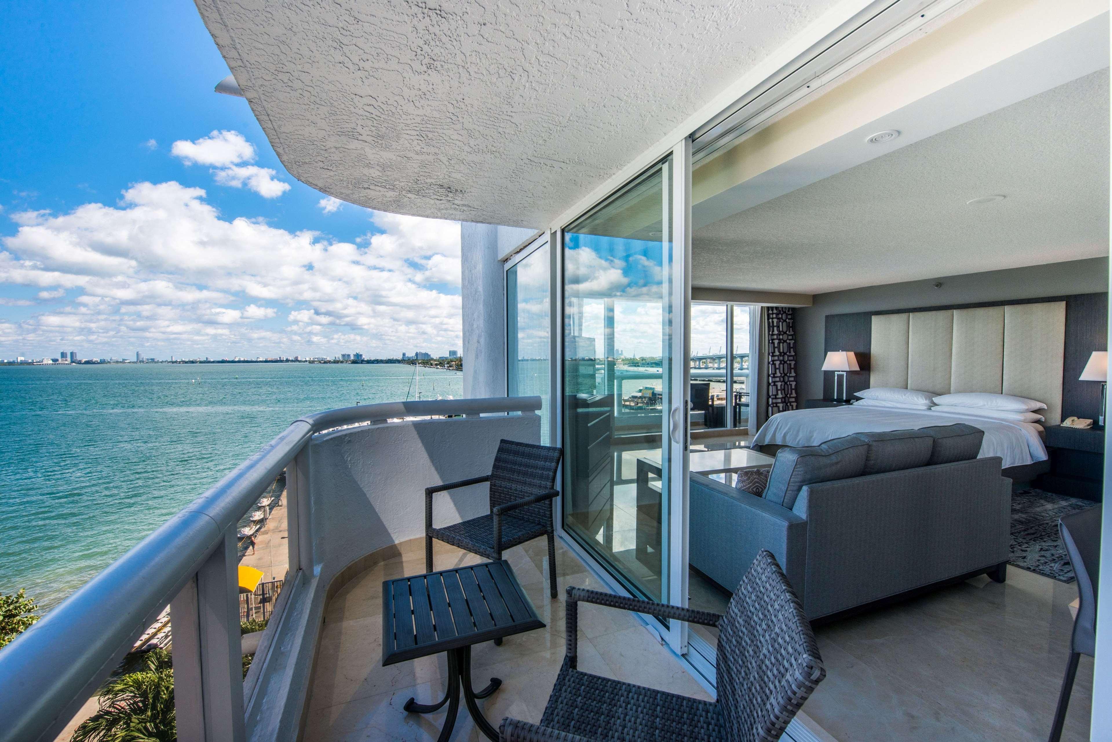 Doubletree By Hilton Grand Hotel Biscayne Bay Miami Eksteriør bilde