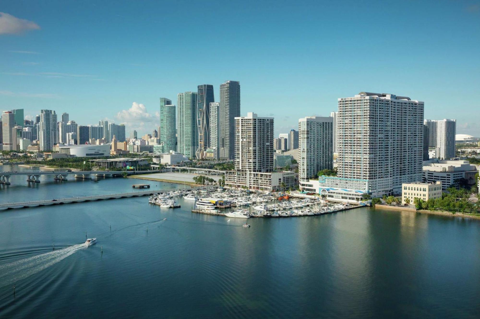 Doubletree By Hilton Grand Hotel Biscayne Bay Miami Eksteriør bilde