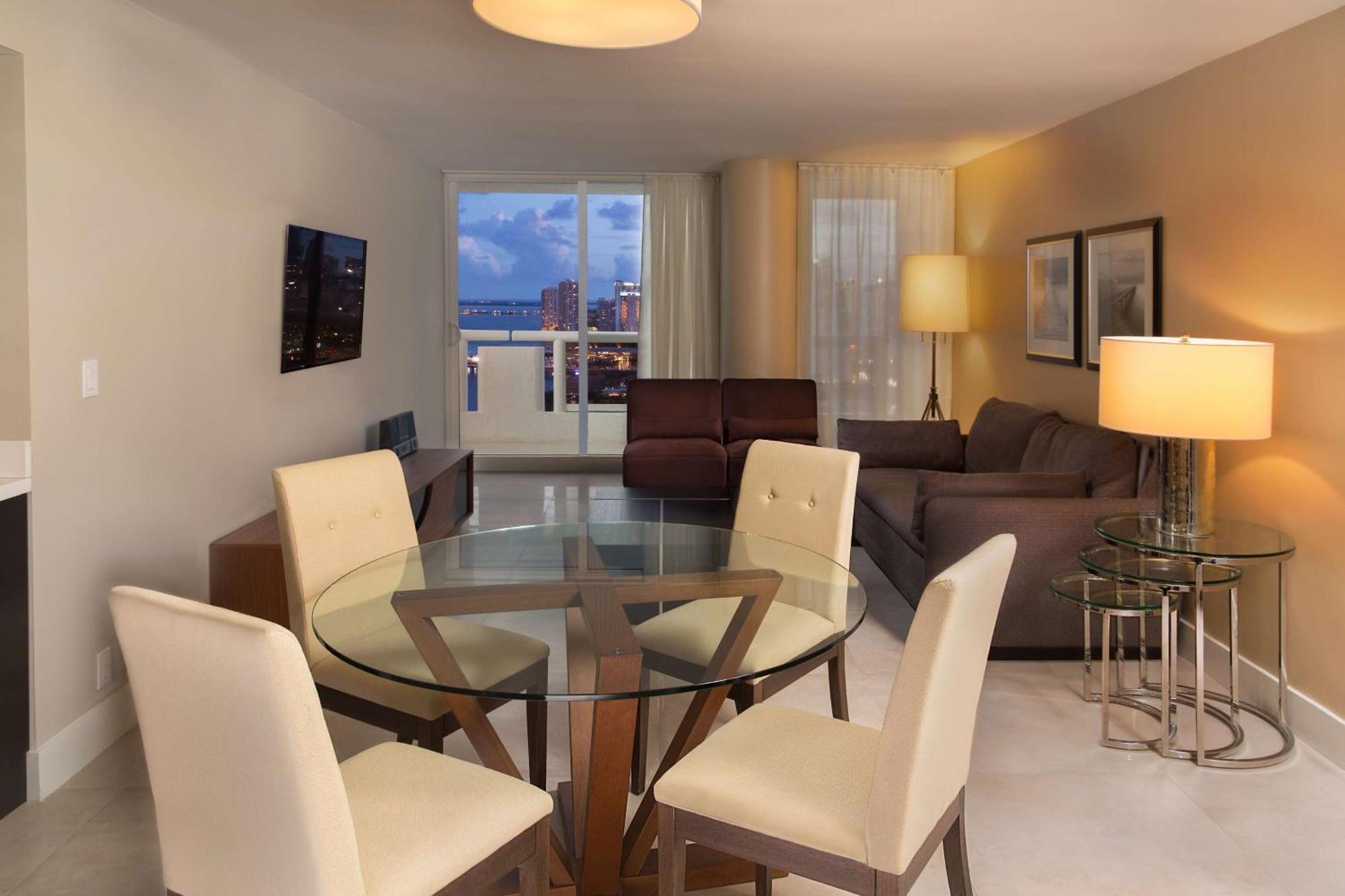 Doubletree By Hilton Grand Hotel Biscayne Bay Miami Eksteriør bilde