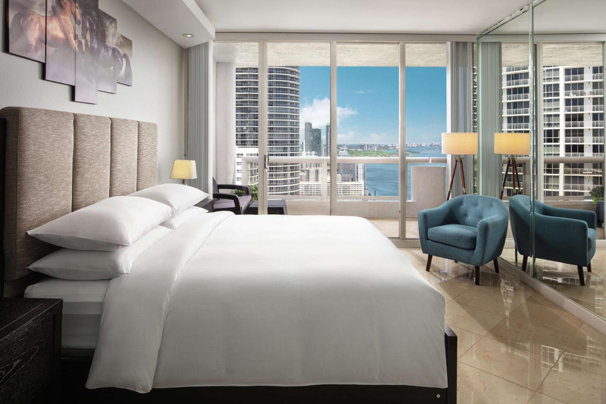 Doubletree By Hilton Grand Hotel Biscayne Bay Miami Eksteriør bilde