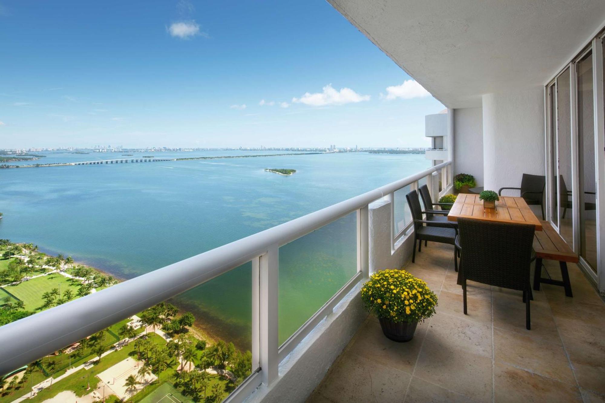 Doubletree By Hilton Grand Hotel Biscayne Bay Miami Eksteriør bilde