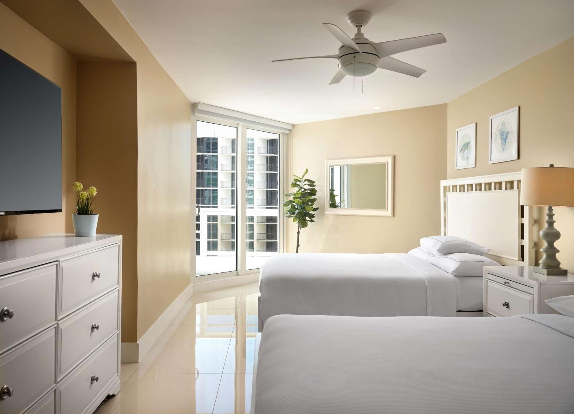 Doubletree By Hilton Grand Hotel Biscayne Bay Miami Eksteriør bilde