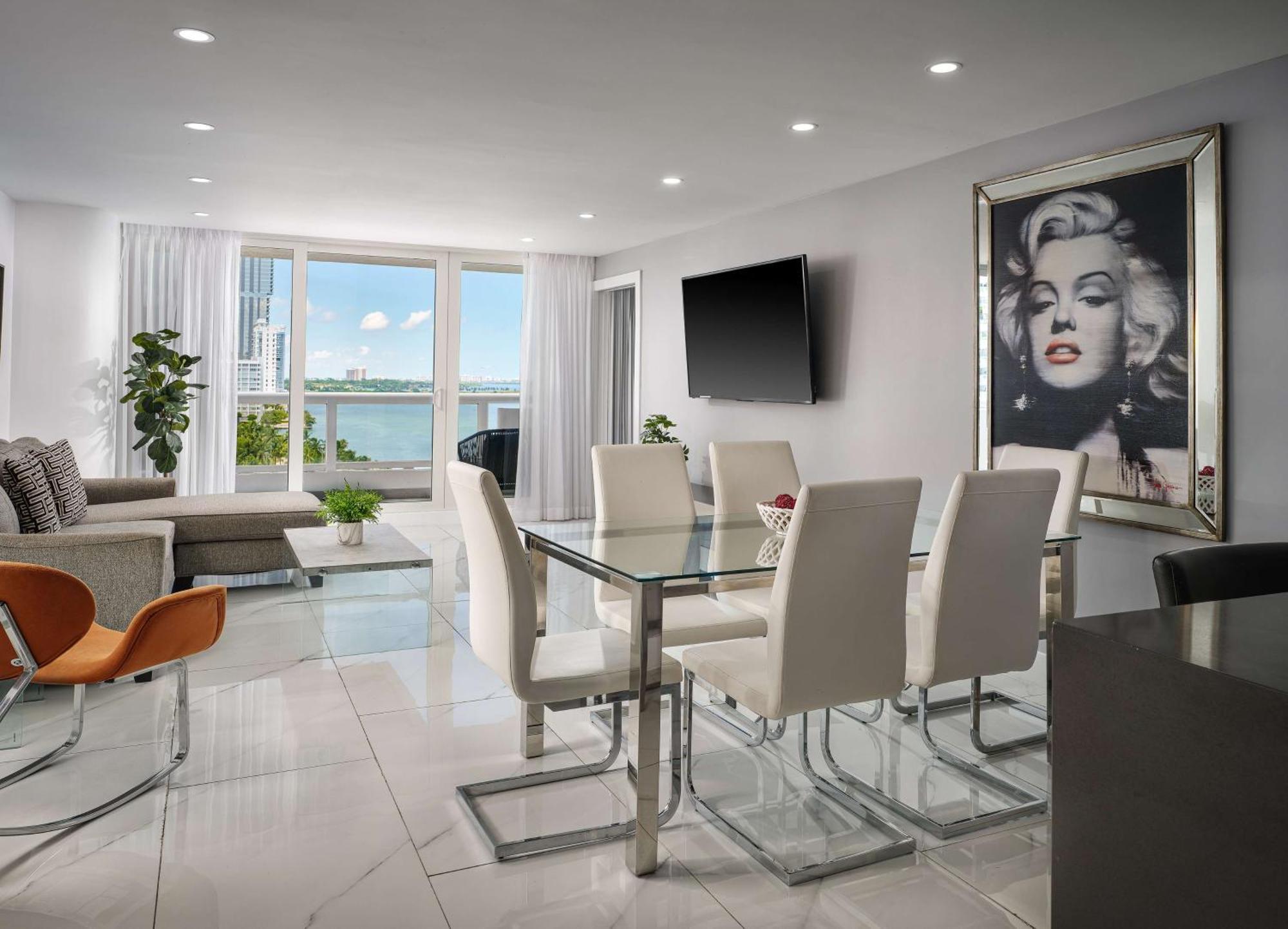 Doubletree By Hilton Grand Hotel Biscayne Bay Miami Eksteriør bilde