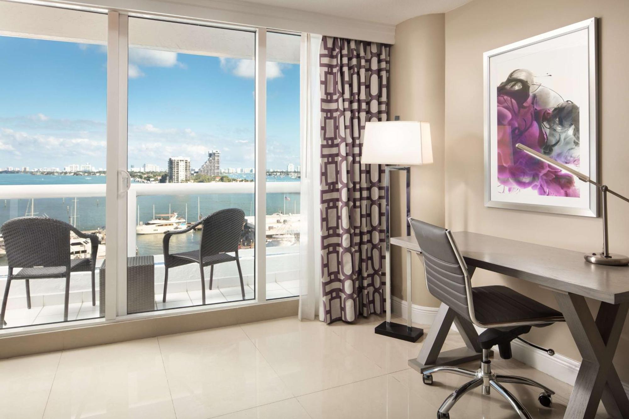 Doubletree By Hilton Grand Hotel Biscayne Bay Miami Eksteriør bilde