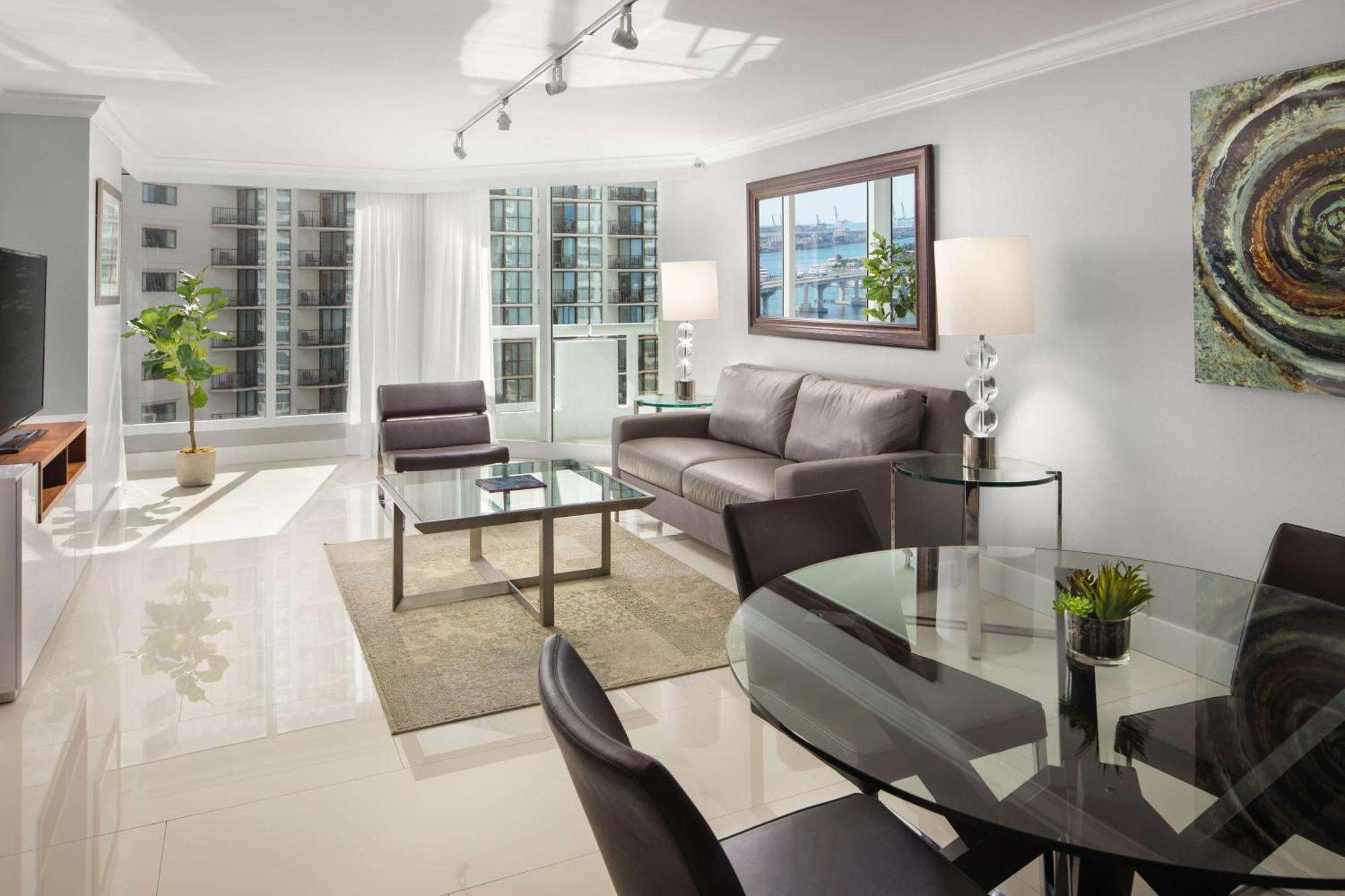 Doubletree By Hilton Grand Hotel Biscayne Bay Miami Eksteriør bilde