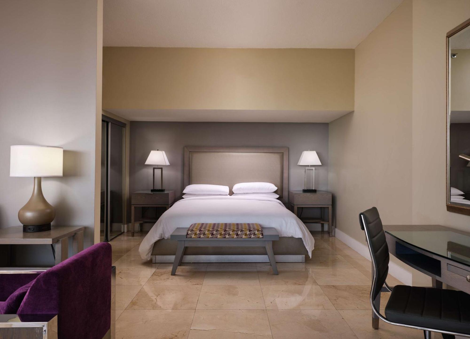 Doubletree By Hilton Grand Hotel Biscayne Bay Miami Eksteriør bilde