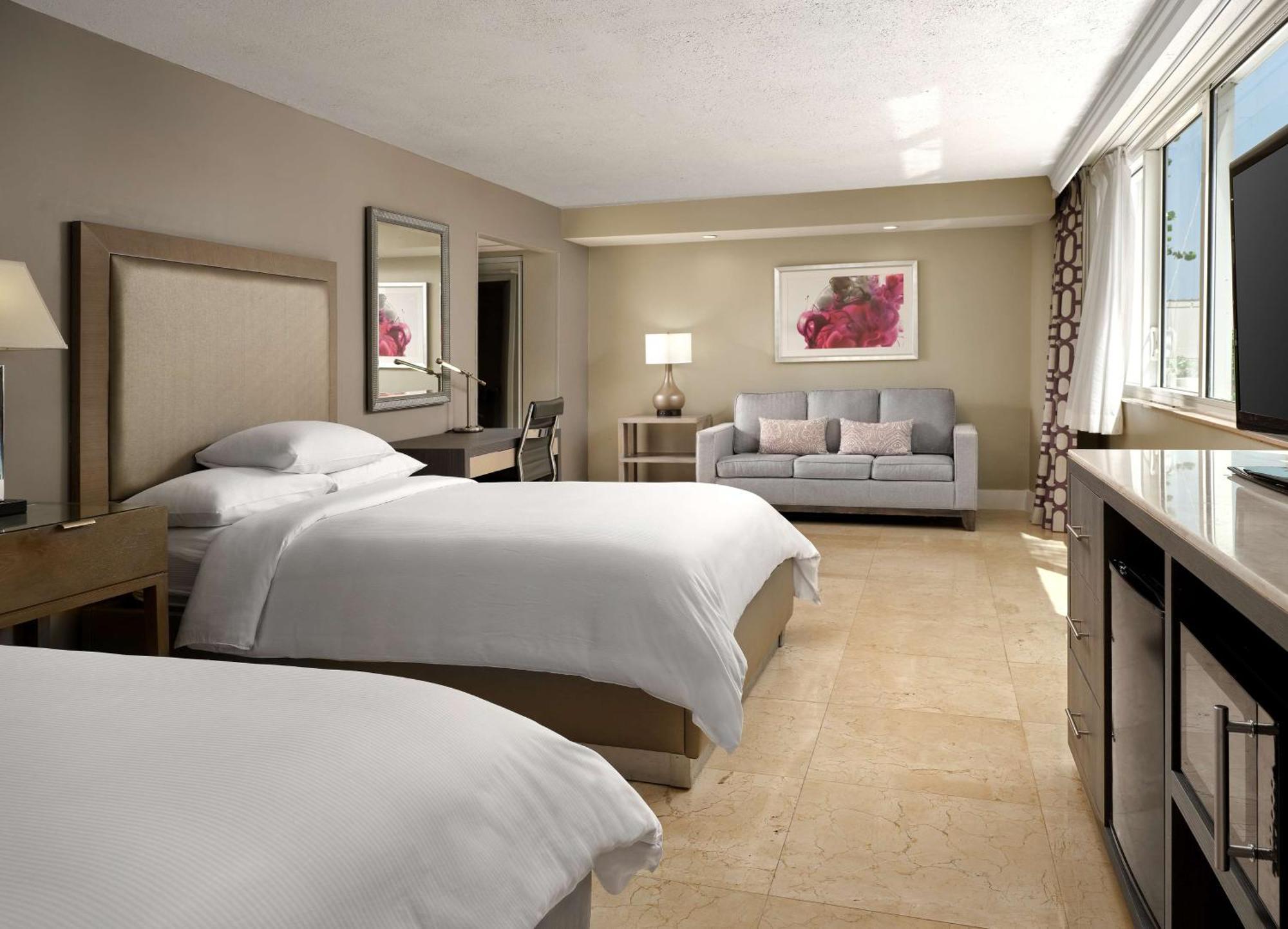 Doubletree By Hilton Grand Hotel Biscayne Bay Miami Eksteriør bilde