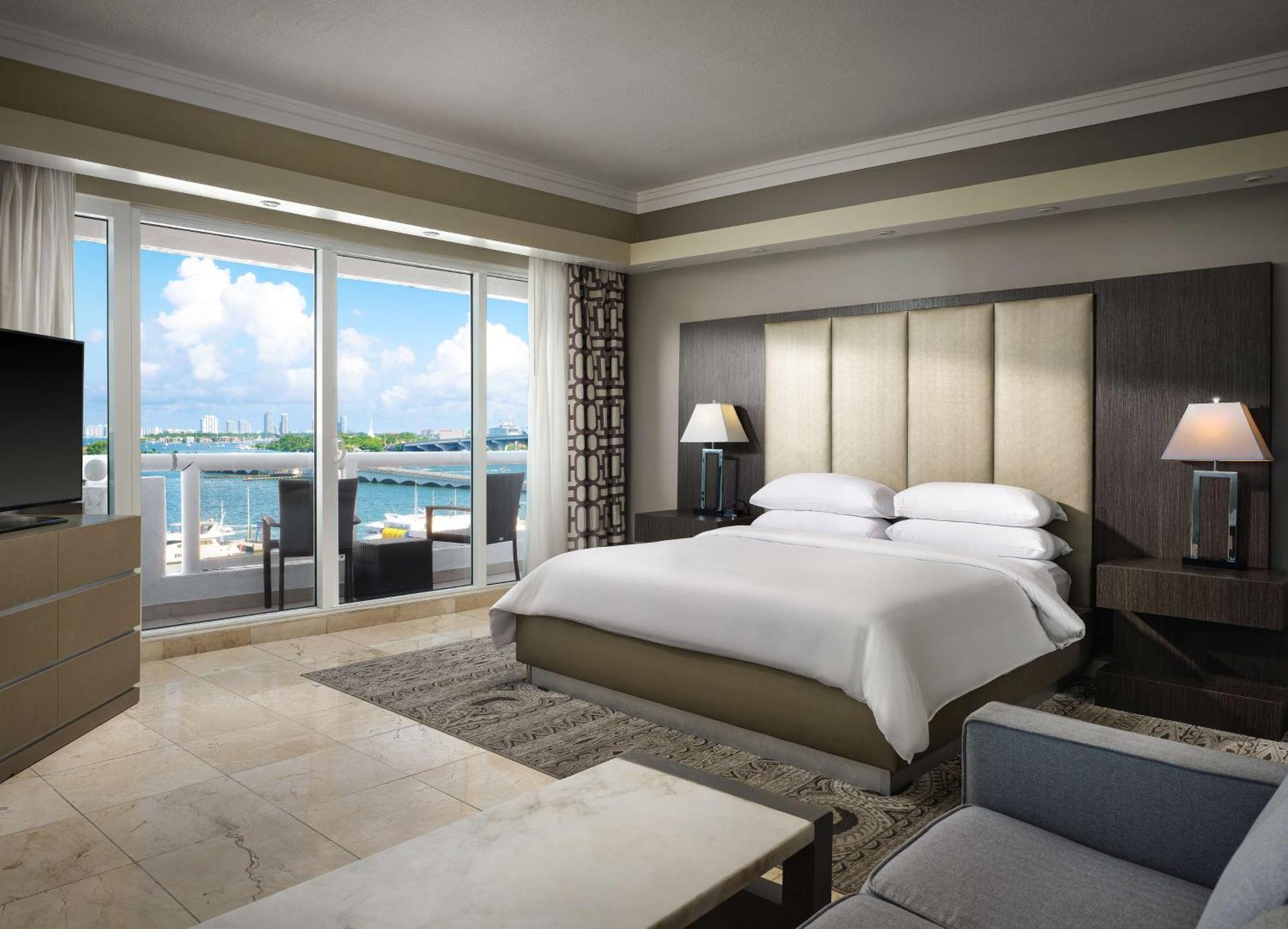 Doubletree By Hilton Grand Hotel Biscayne Bay Miami Eksteriør bilde