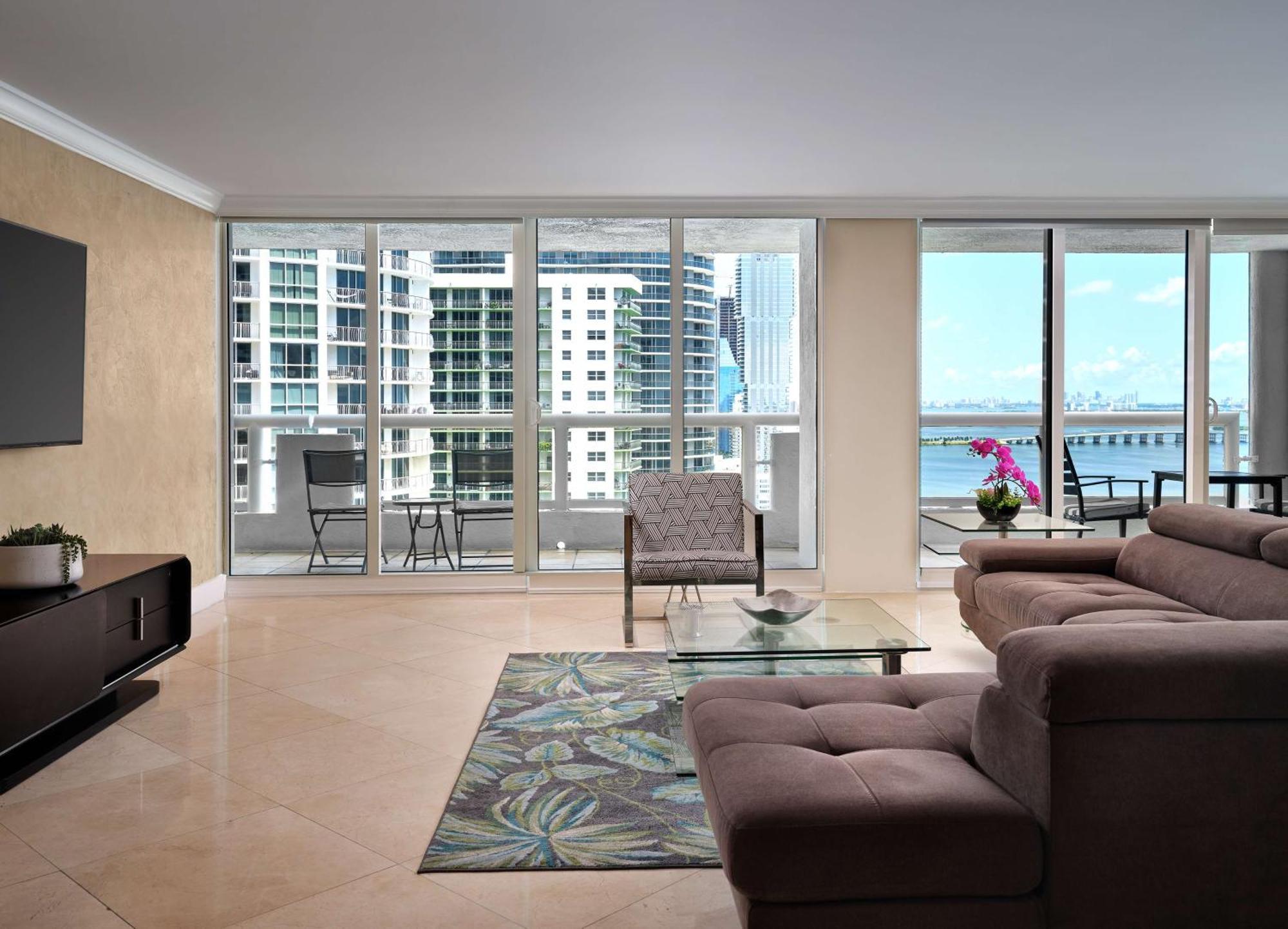 Doubletree By Hilton Grand Hotel Biscayne Bay Miami Eksteriør bilde