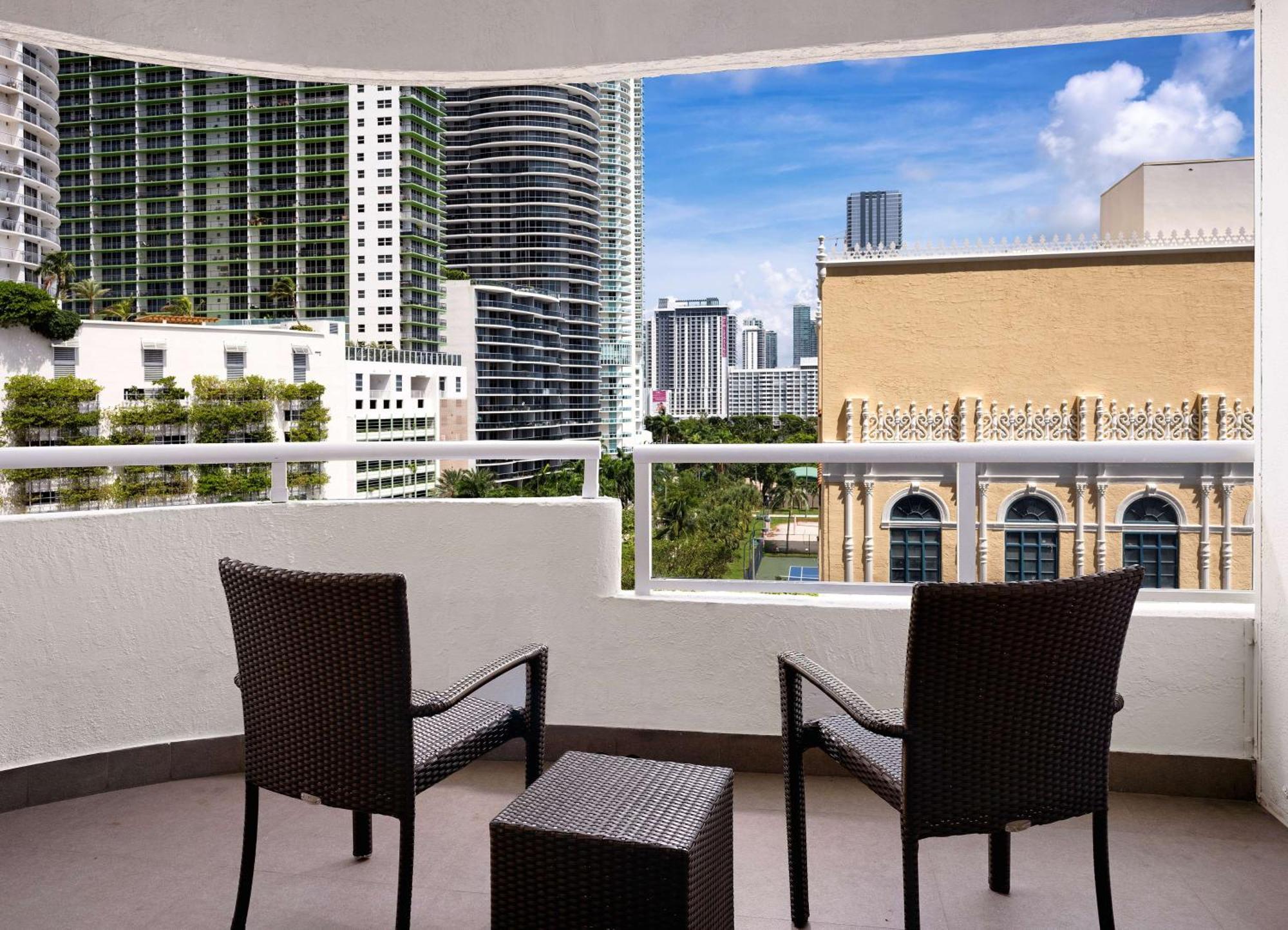 Doubletree By Hilton Grand Hotel Biscayne Bay Miami Eksteriør bilde