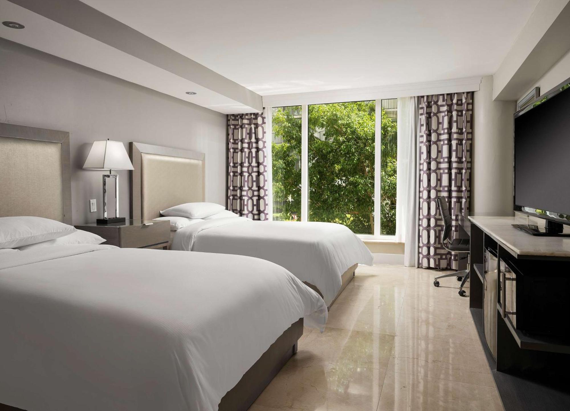 Doubletree By Hilton Grand Hotel Biscayne Bay Miami Eksteriør bilde
