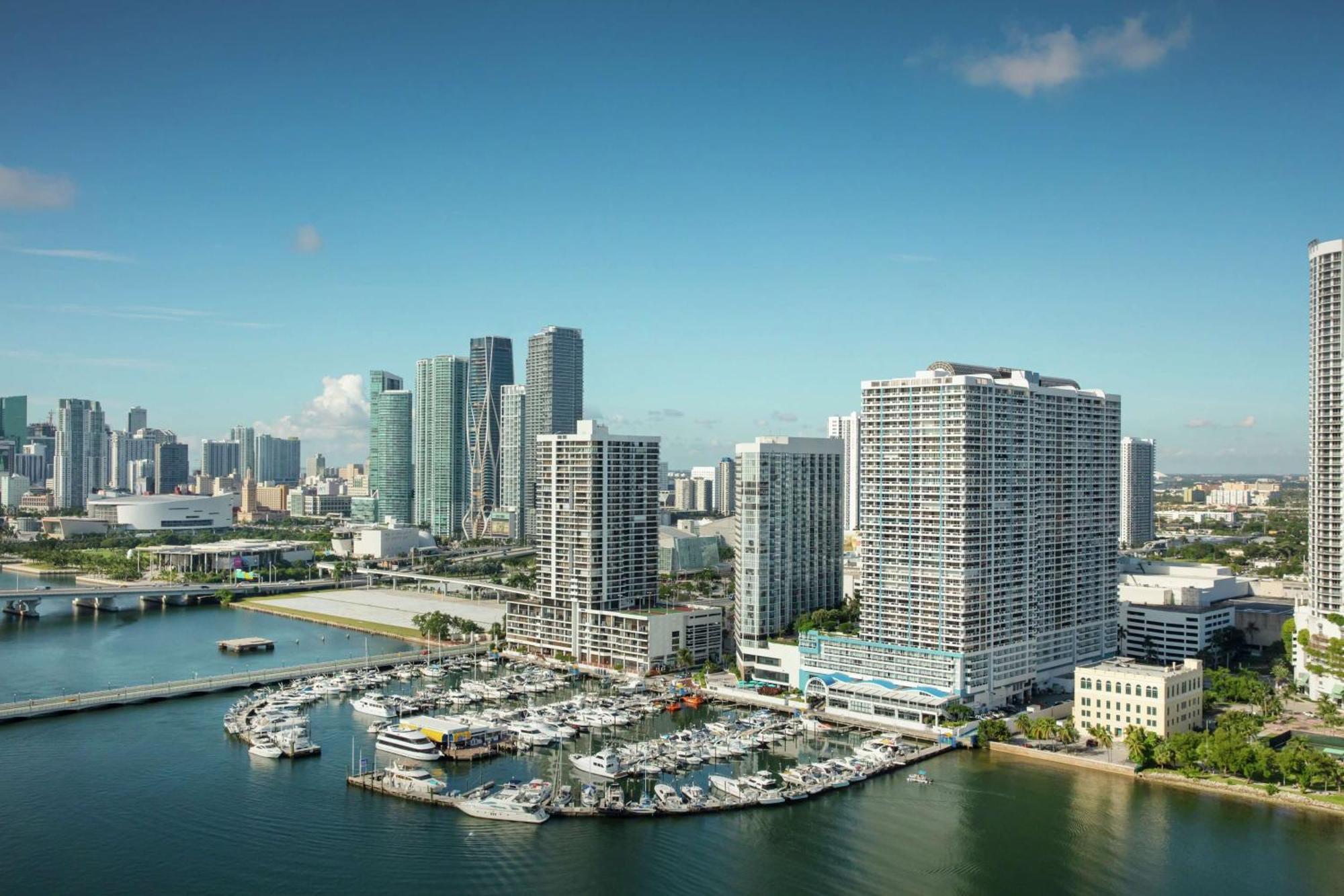 Doubletree By Hilton Grand Hotel Biscayne Bay Miami Eksteriør bilde