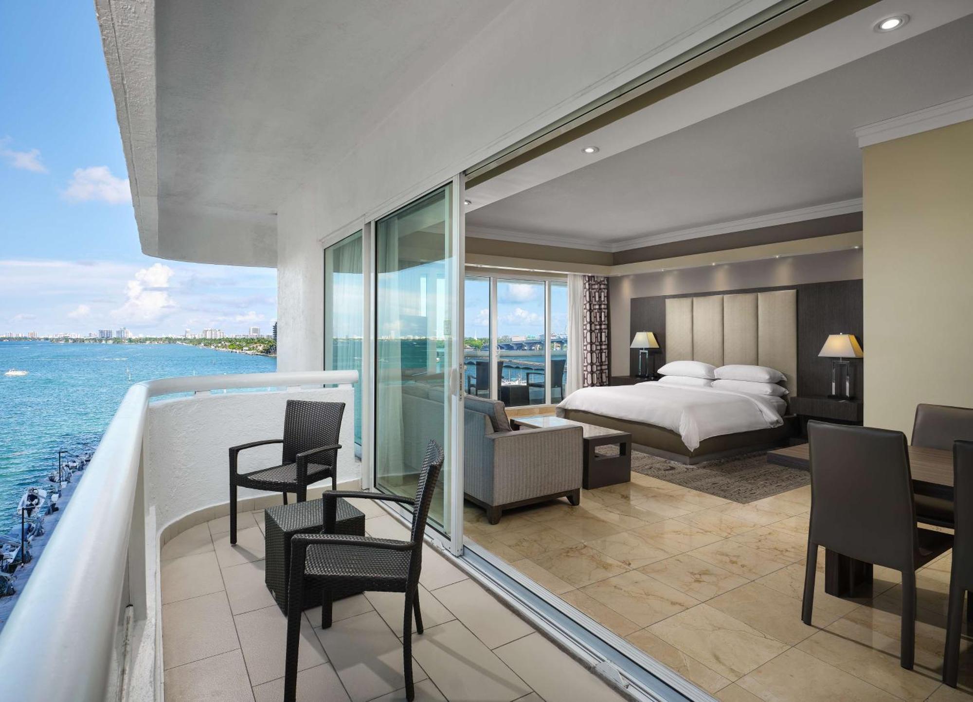 Doubletree By Hilton Grand Hotel Biscayne Bay Miami Eksteriør bilde